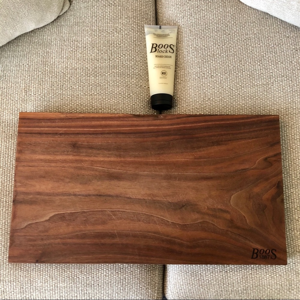 John Boos 21"x12" Rustic Edge Walnut Cutting Board - Picture 11 of 14